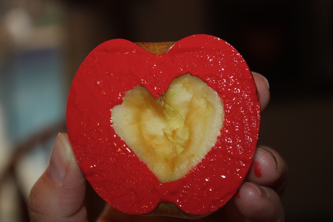 painted heart apple, apple craft