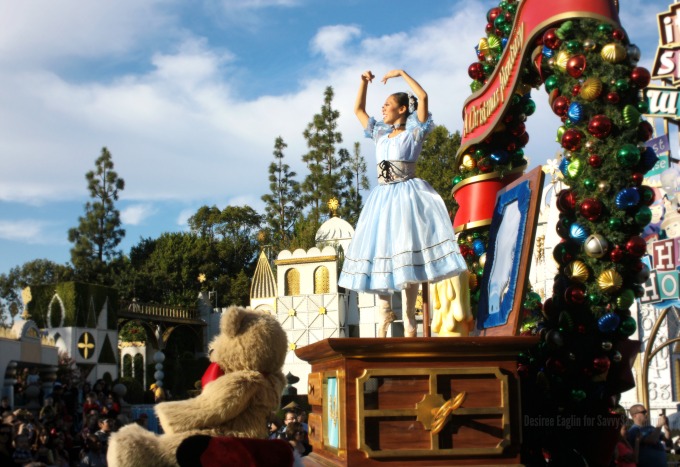 A Christmas Fantasy Parade at Disneyland #DisneyHolidays
