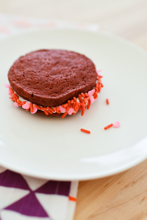 red velvet sandwich cookies with cream cheese frosting