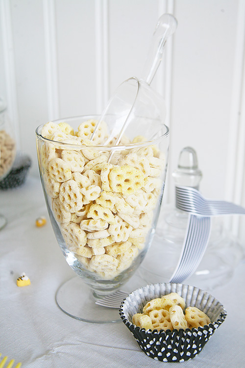 Honeycomb cereal for a bee themed party